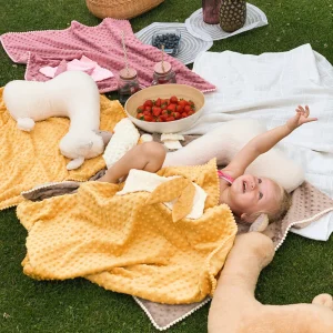 Couverture 2 en 1 avec doudou pour bébé - Moutarde