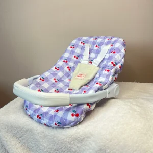 Coque vichy violet à cerise Tiny Harlow – Le cosy de poupée