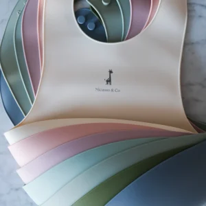 Bavoir ajustable en silicone