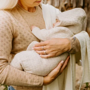 Coffret cadeau bébé HAPPINESS – 100 % laine mérinos naturelle (couverture, barboteuse, bonnet)